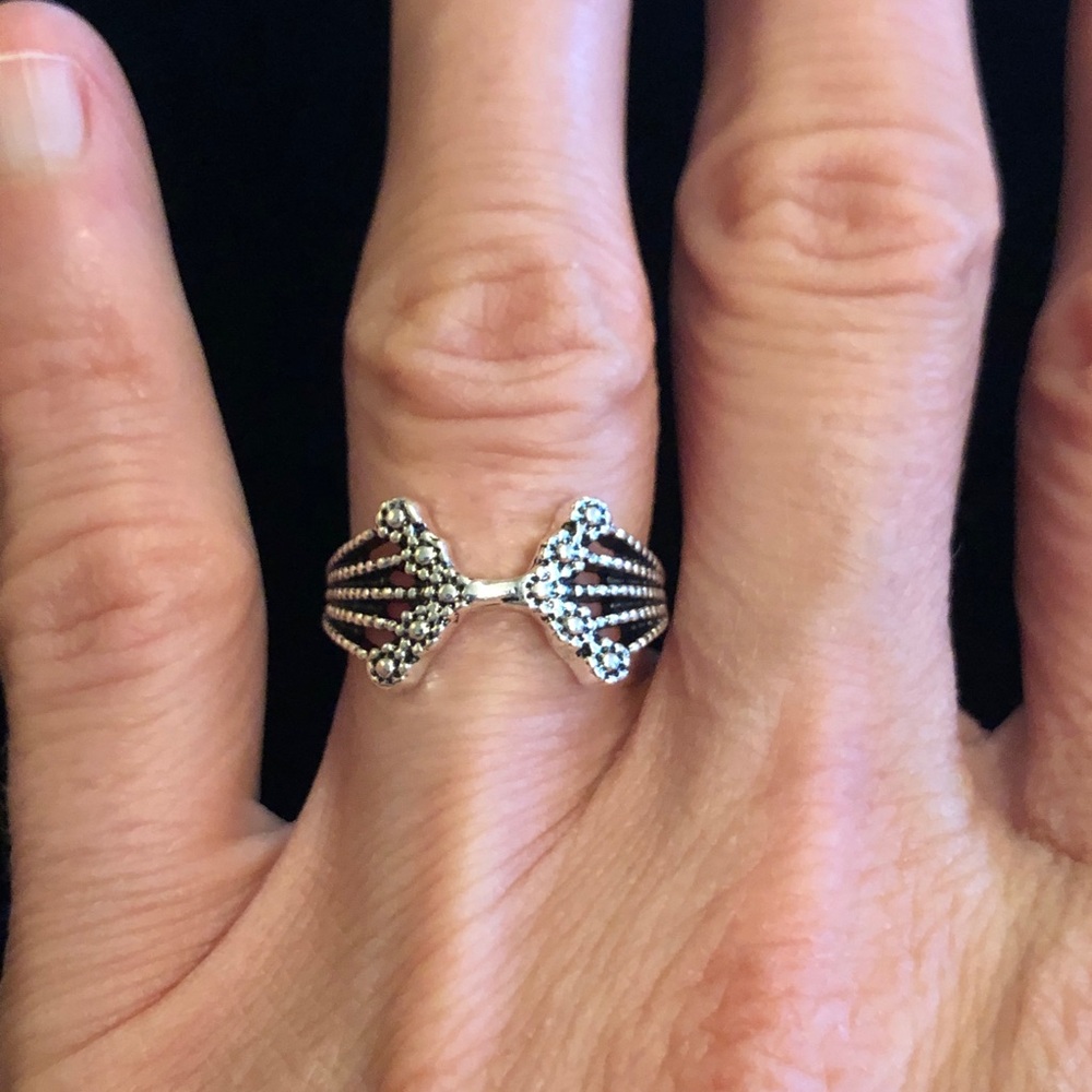 Elegant Silver Women's Ring - Picture 4 of 8